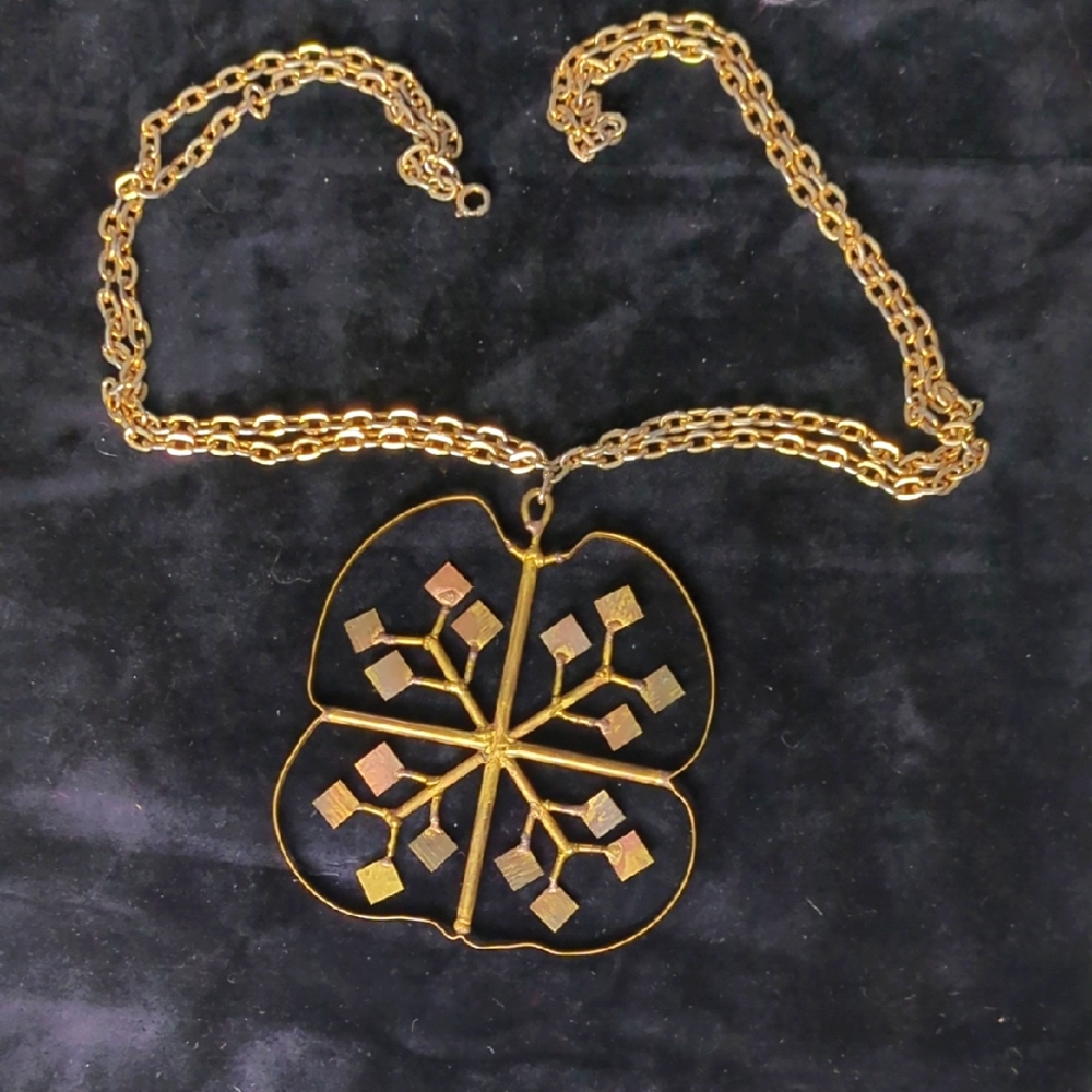 Vintage Pendant Necklace with Ornate Design and Double Chain - Gold Tone